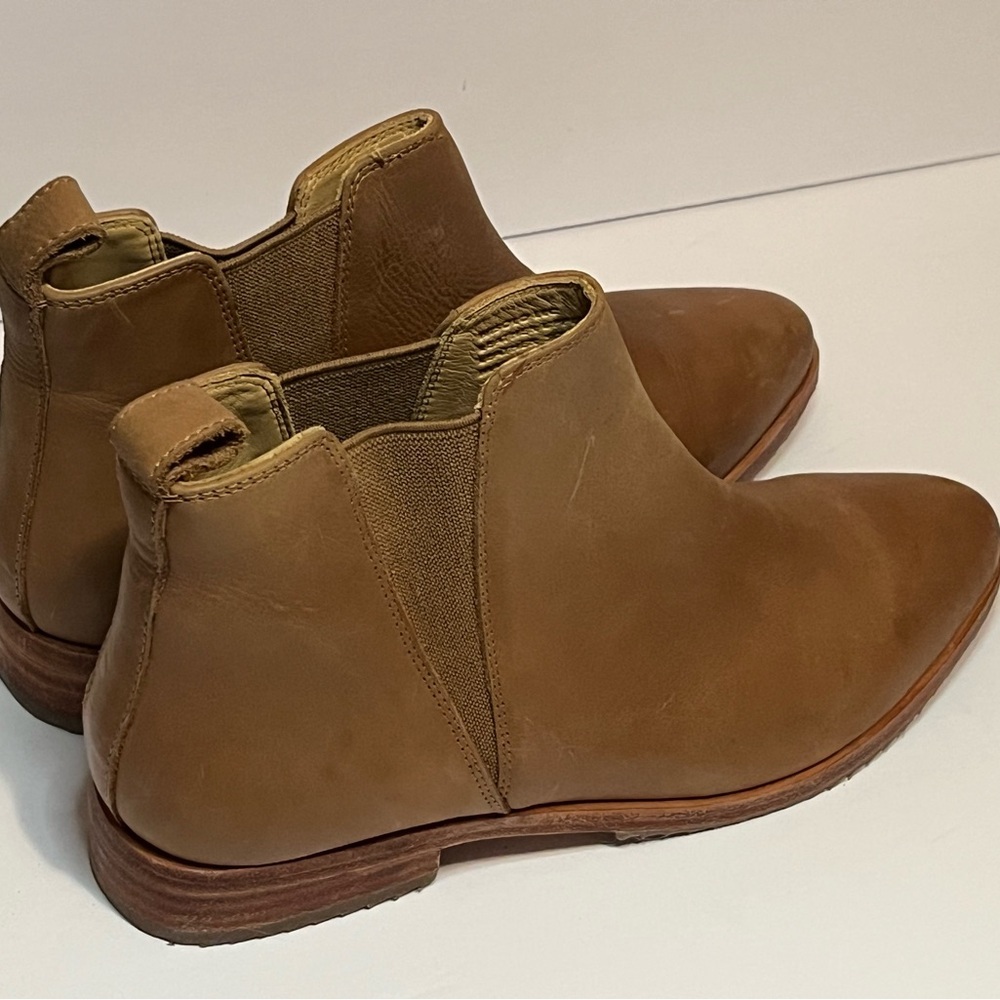 Nisolo Tan Leather Chelsea Ankle Boots - Picture 9 of 16